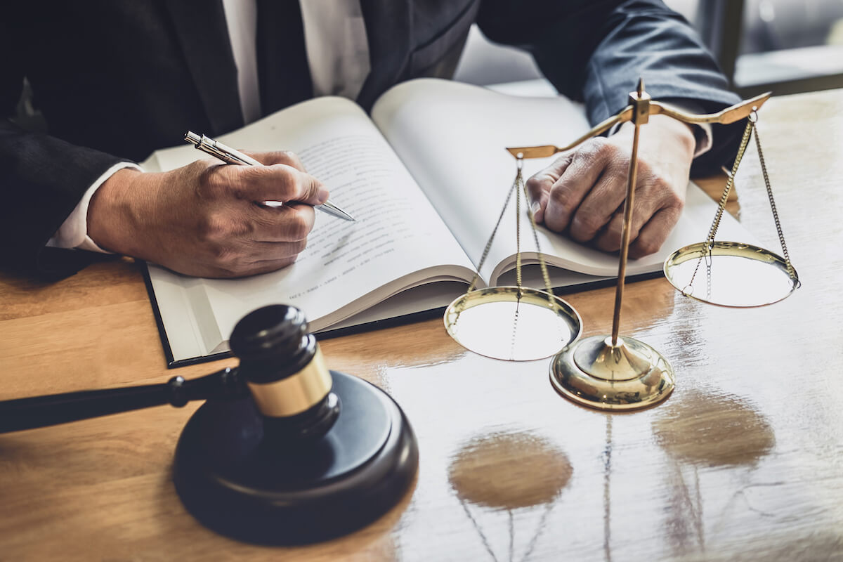 Do the Best Lawyers in Town Really Exist?